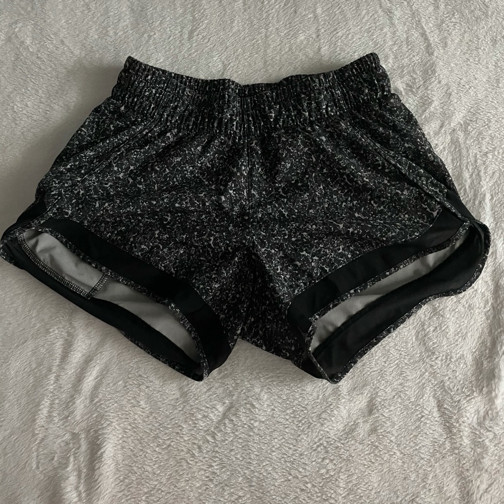 Athleta Printed Mesh Racer Run Short
-Speckled